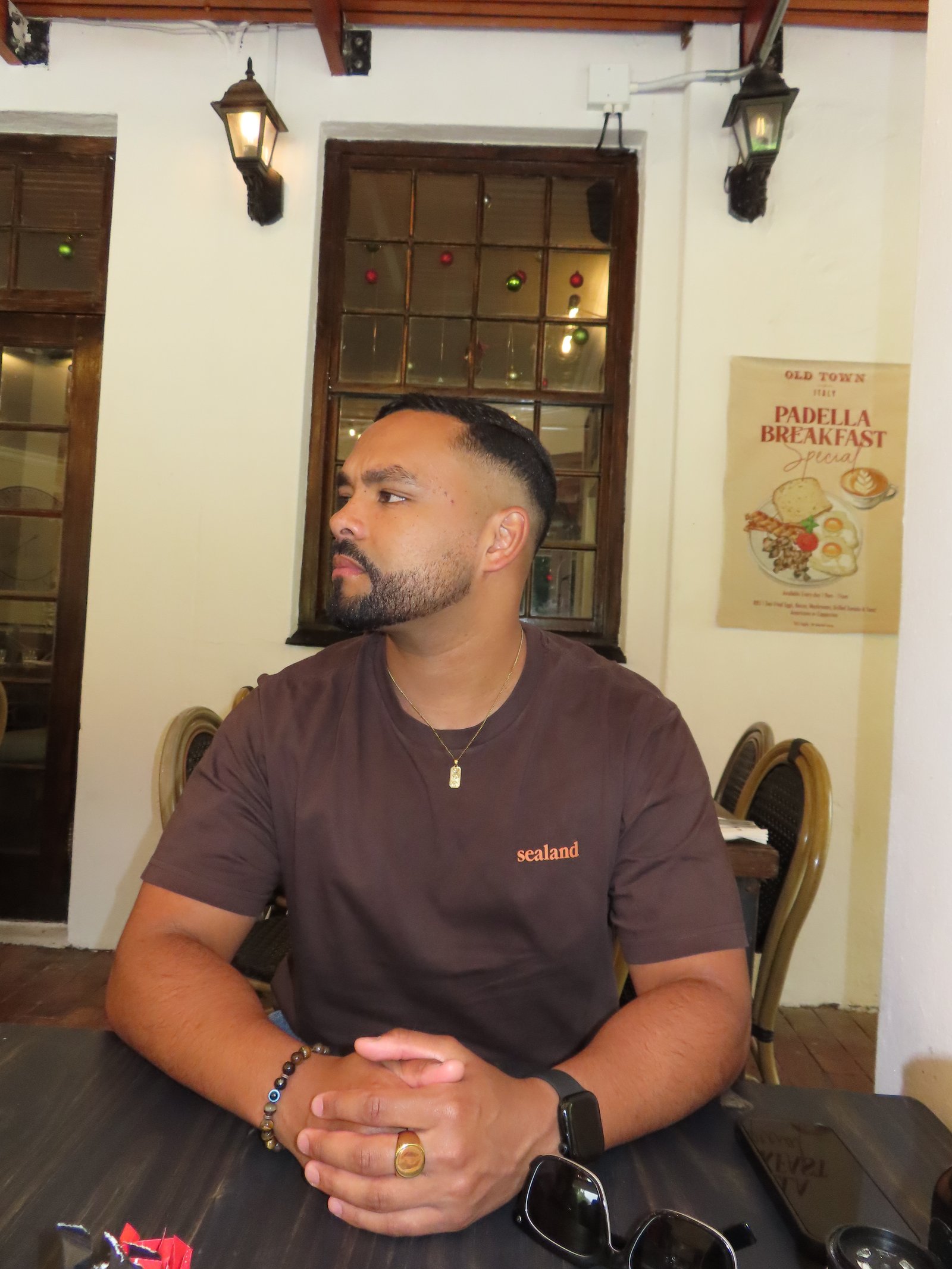 Shaun Cedric Thomas with a training group in Cape Town